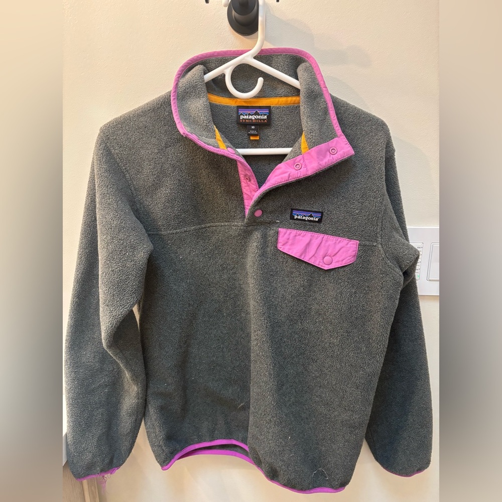 Patagonia Women’s Sweater in Gray with Pink Accents